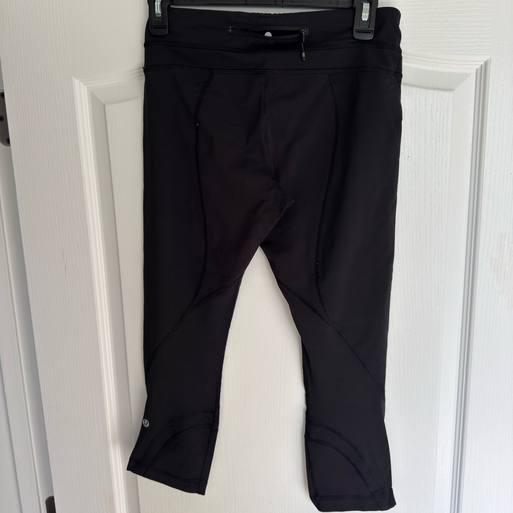 Women’s lululemon Athletica Black Athletic Pants capris size 6